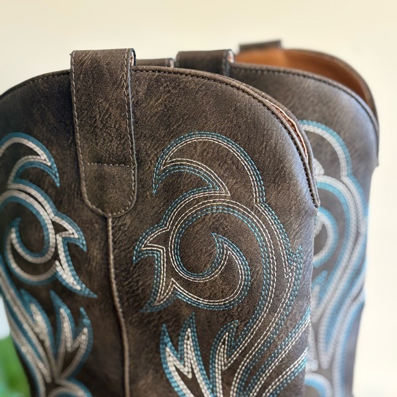 NEVER WORN cowboy boots - Picture 4 of 9